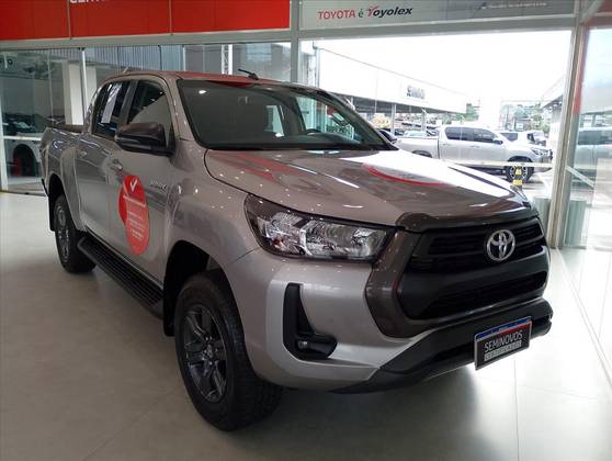 TOYOTA HILUX 2.8 D-4D TURBO DIESEL CD SR 4X4 AUTOMÁTICO